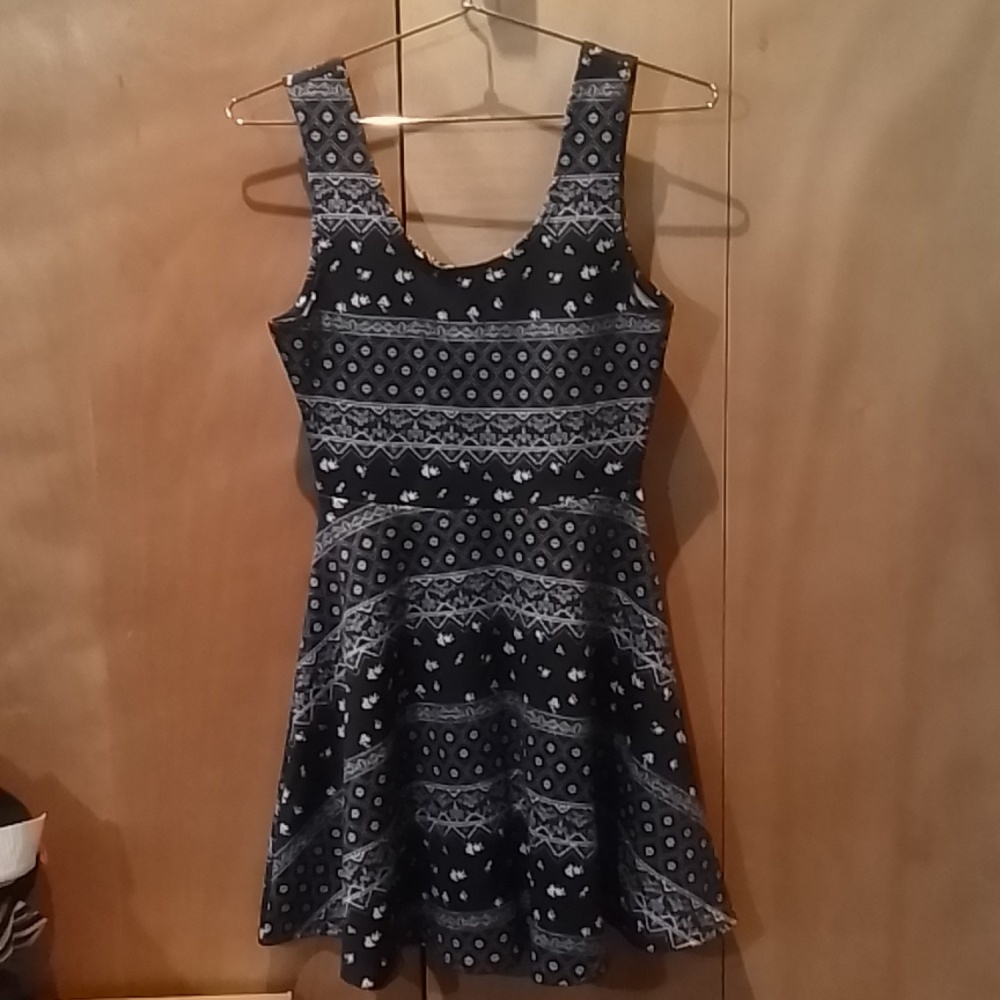 Girl's M (runs L) black & white skater dress from Derek Heart.